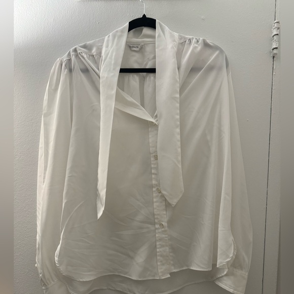 Vintage white bow blouse in silky fabric, size medium - Picture 2 of 5